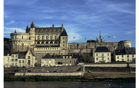  Le CES Tours :    A  L'ASSAUT DU  CHATEAU !